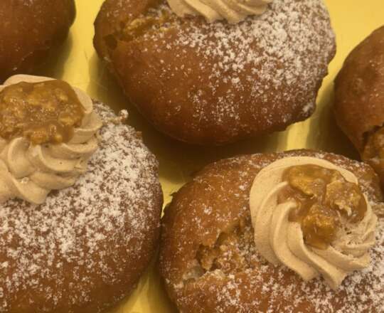 2 crunchy karamel zeezout bollen